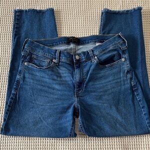 Banana Republic Mid-Rise Slim Cigarette Jeans Medium Wash Distressed Hem 31/12